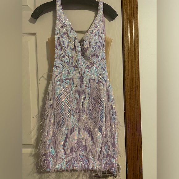 I am selling my homecoming dress.